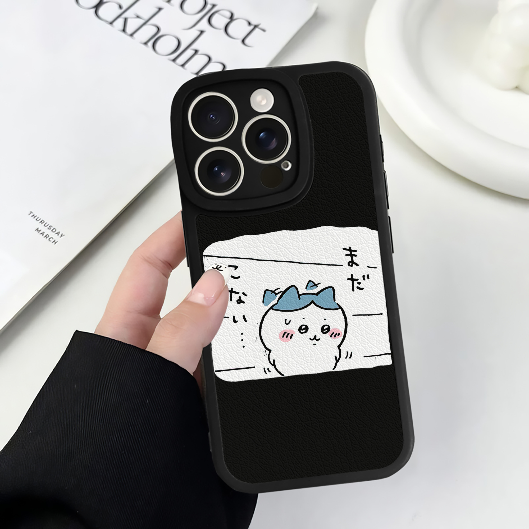 （画像用） ちいかわ ハチワレ Chii-kawa hachiware 【iPhone 16シリーズ対応】シリコンスマホケース（レザー調） 材質：シリコン